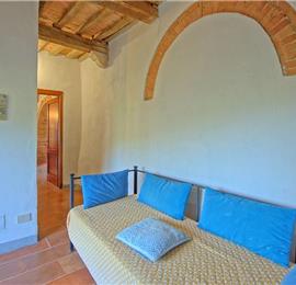 6 Bedroom Villa with Pool in Val d'Orcia in Tuscany, Sleeps 11